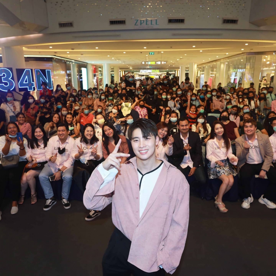 “มีน-พีรวิชญ์” ฉลองเปิดบิวตี้สโตร์เอเชี่ยนสไตล์แห่งใหม่ LOOKS  ฟิวเจอร์พาร์ค รังสิต