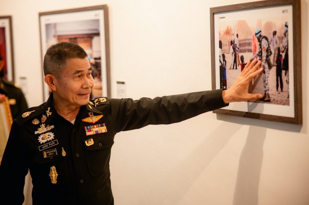 ครั้งแรกกับนิทรรศการภาพถ่าย ‘Unseen Moments’ หลากแง่มุมชีวิตทหารผ่านเลนส์ 14-26 ม.ค. 68   