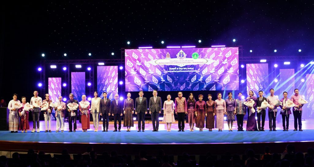 วธ. น้อมใจ จัดแสดงศิลปวัฒนธรรมทุกแขนงอย่างยิ่งใหญ่   เทิดไท้องค์วิศิษฏศิลปิน ในการจัดงานเฉลิมพระเกียรติ ๗๐ พรรษา 