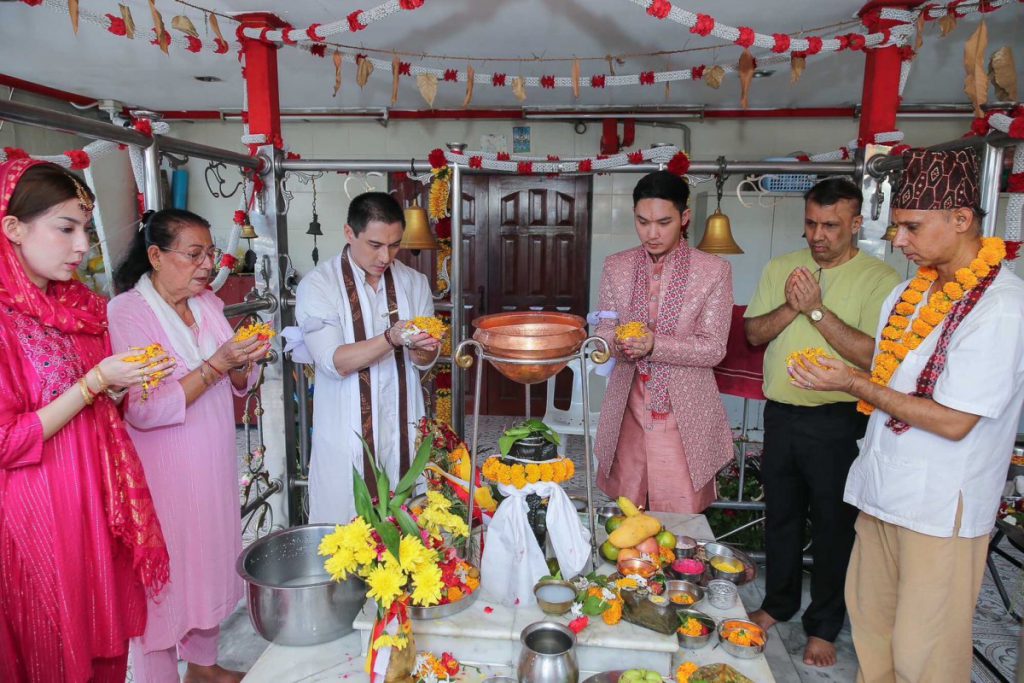 สุดปัง ชีส พีรกร – เอ พศิน ร่วมปลุกเสกน้ำหอม พี.เอส.ดิวาลี ดึงพลังบวกสู่ชีวิต