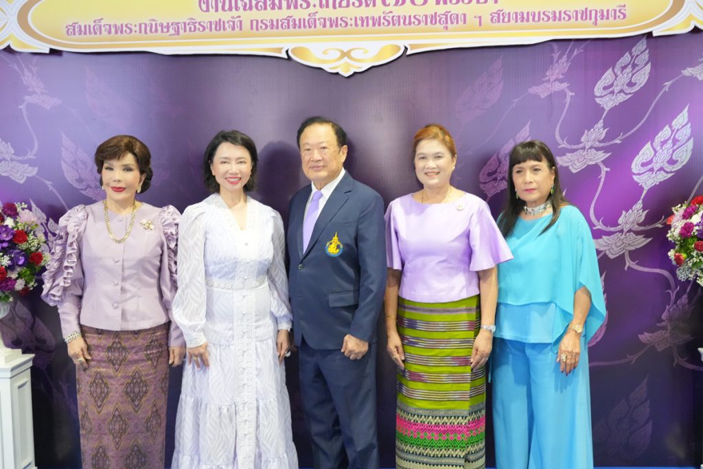 วธ. น้อมใจ จัดแสดงศิลปวัฒนธรรมทุกแขนงอย่างยิ่งใหญ่   เทิดไท้องค์วิศิษฏศิลปิน ในการจัดงานเฉลิมพระเกียรติ ๗๐ พรรษา 