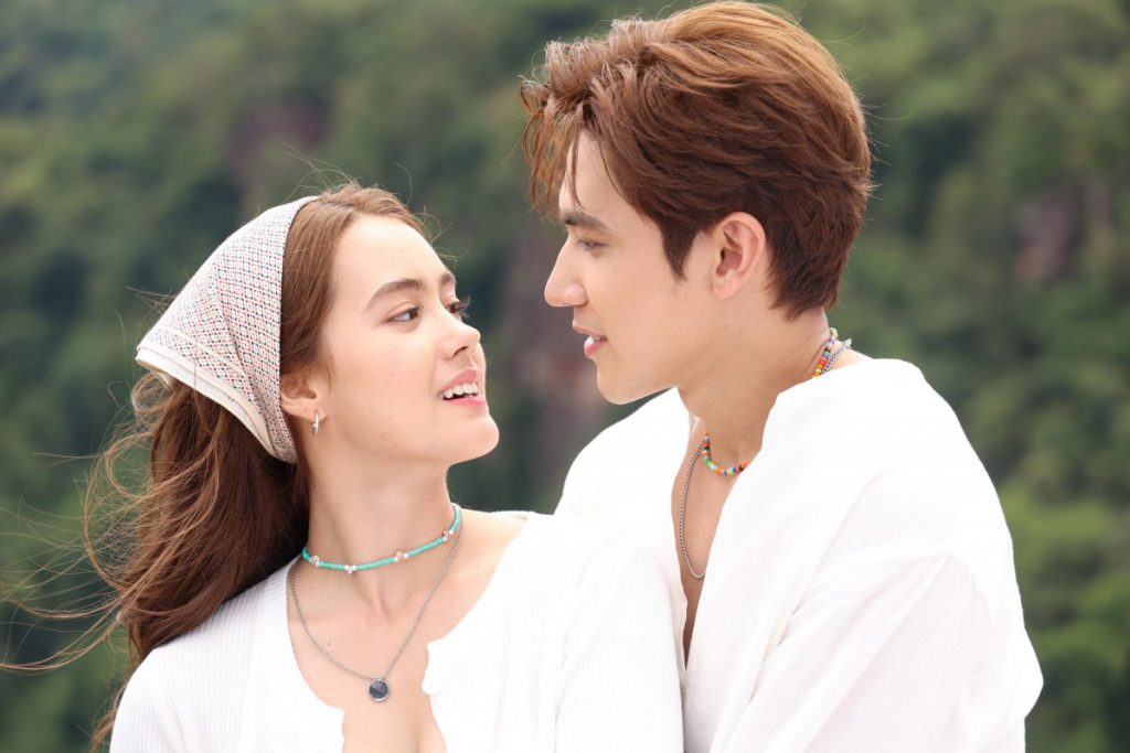 “สมิธ – เดนิส” ควงคู่ “เต้ – ลิซ่า” โชว์หวานส่งท้าย  จูบรับจบครบสูตรความฟิน! ใน “ผู้บ่าวสุดซ่าส์กะอีหล่าขาซิ่ง”