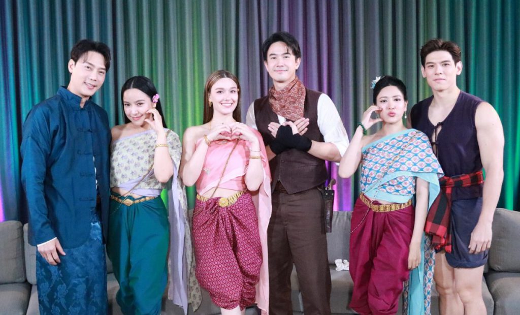 “แม็ค – แจ็คกี้” นำทีม “3 สาวโคกอีแร้ง” บุก “เปิดกองวิก 3”  เล่าหมดเปลือกเบื้องหลังสุดฮา หลุดขำกระจาย!