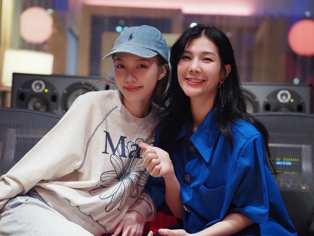 “ออม กรณ์นภัส” ส่งซิงเกิลเดี่ยวครั้งแรก “ระยะไกลของดวงจันทร์” ประกอบซีรีส์ “เพียงเธอ Only You The Series” แรงติดเทรนด์ X