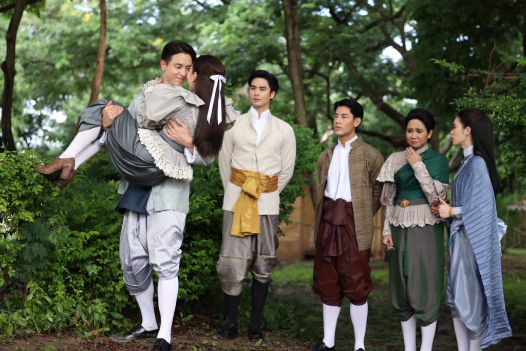 “เจมส์ – เบลล่า” เปิดโหมดโรแมนติก เสิร์ฟกอด จูบ สวีทหวาน หวั่นโป๊ะแตก!
