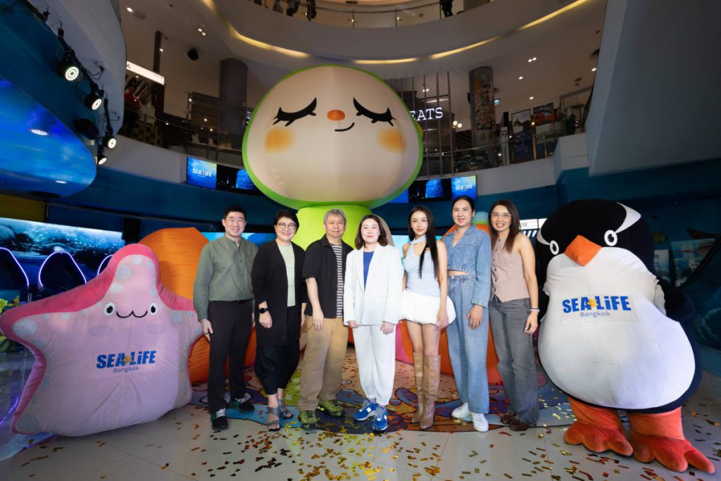 “ซีไลฟ์ แบงคอก” ฉลองครบรอบ 20 ปี ปลุกกระแส Art Marketing ครั้งใหญ่   ดึงคาแรกเตอร์ไทย “Greenie & Elfie” สร้างโลกใต้น้ำสุดมหัศจรรย์   ดัน Soft Power ไทยสู่สายตานานาชาติ