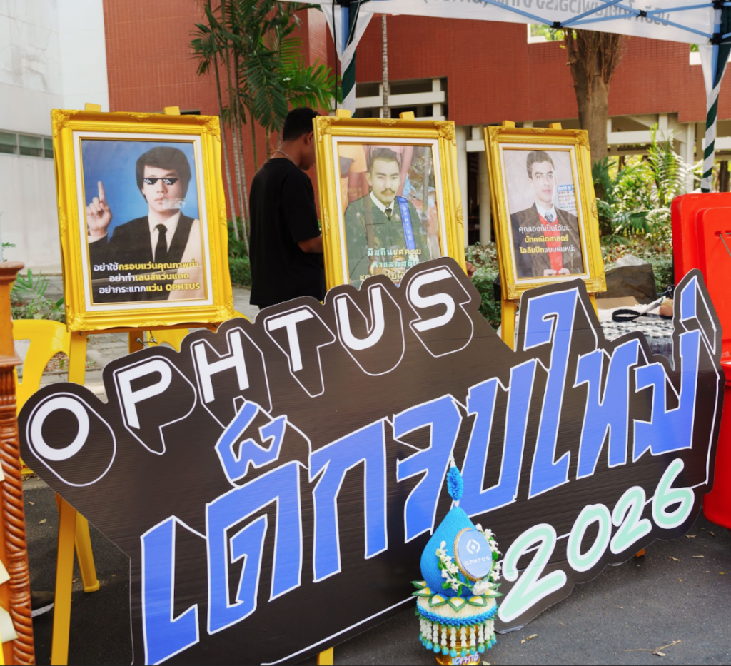 แบรนด์แว่นสุดปั่น “ออปตัส” สนับสนุนงานรับปริญญา  ชวนตั้งคำถามเรื่องค่าครองชีพเด็กจบใหม่