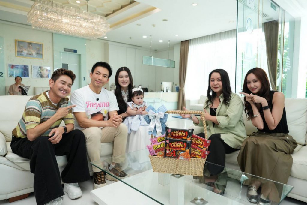 เมื่อ ‘หมอสอง & น้องออน’ ยกสวนสัตว์มาไว้ในบ้าน!   บุกบ้านหมอสอง – น้องออนส่อง Mini Zoo สุดว้าว! 